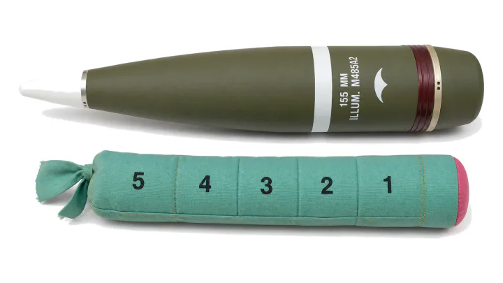 155 mm illuminating round M485A2 with propellant charge M3A1