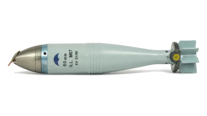 60 mm M67 illuminating mortar bomb