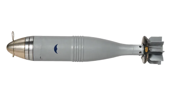 81/82 mm M09 illuminating mortar bomb