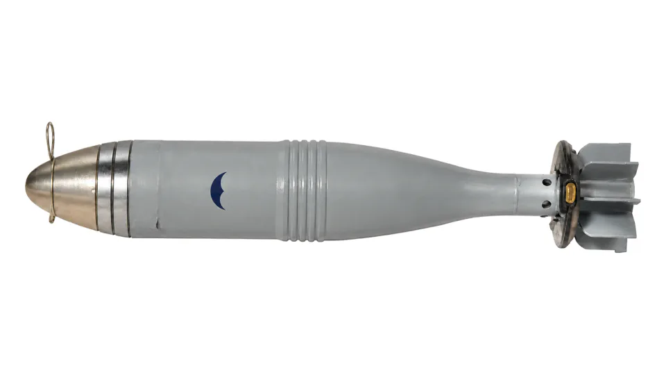 81/82 mm M09 illuminating mortar bomb