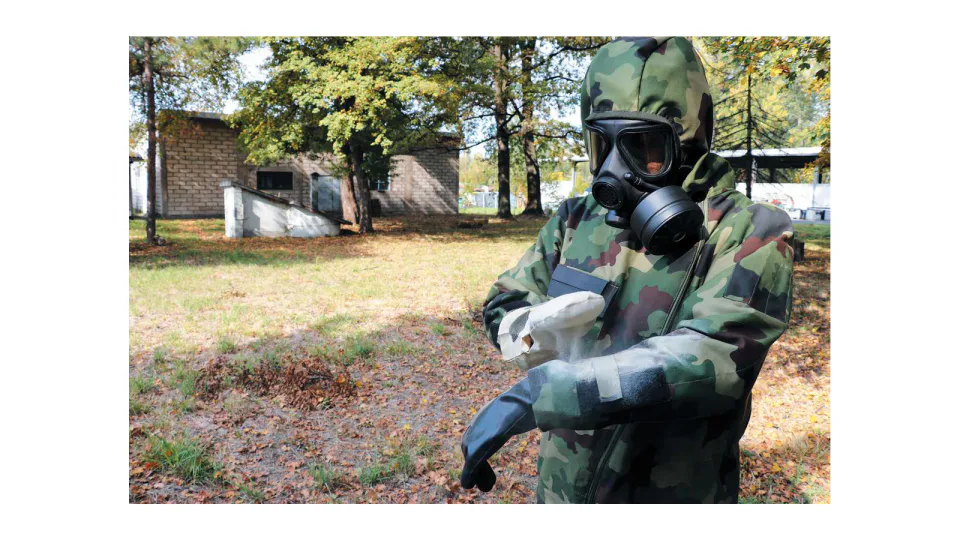 LPD M-3 personal decontamination set, Field use