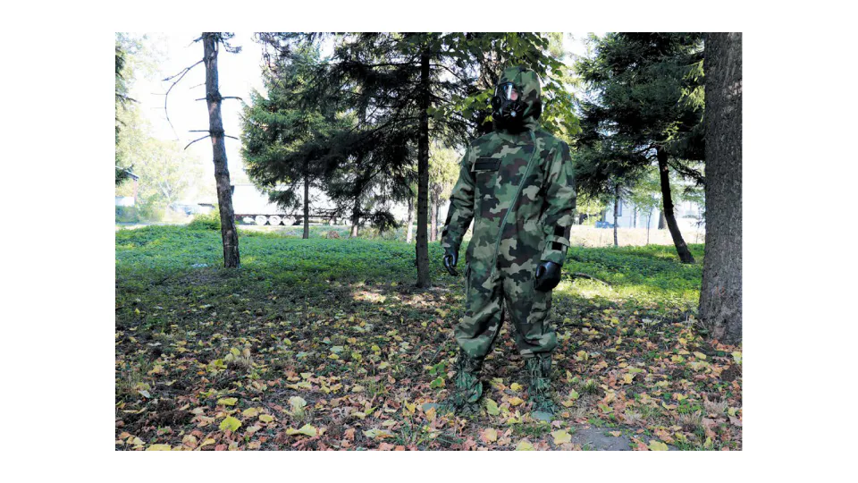 M5 NBC protective overall, Field view