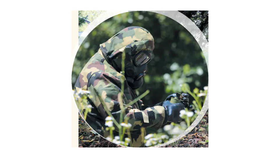 M5 NBC protective overall, Operational detail